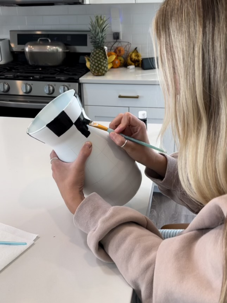 painting Checkered Vase DIY 